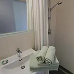 阿姆巴尔斯坦酒店 公寓 *