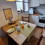 阿姆巴尔斯坦酒店 *